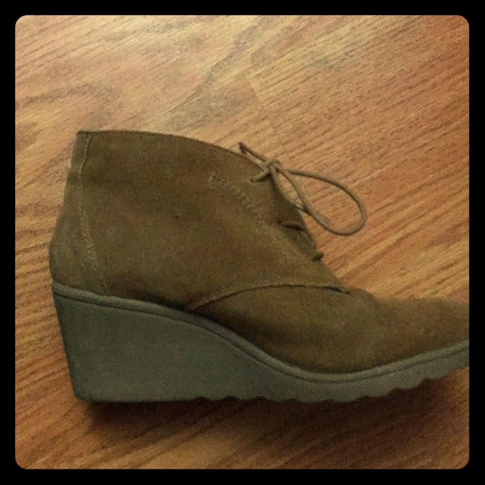 Almost New, White Mountain Wedges 8.5